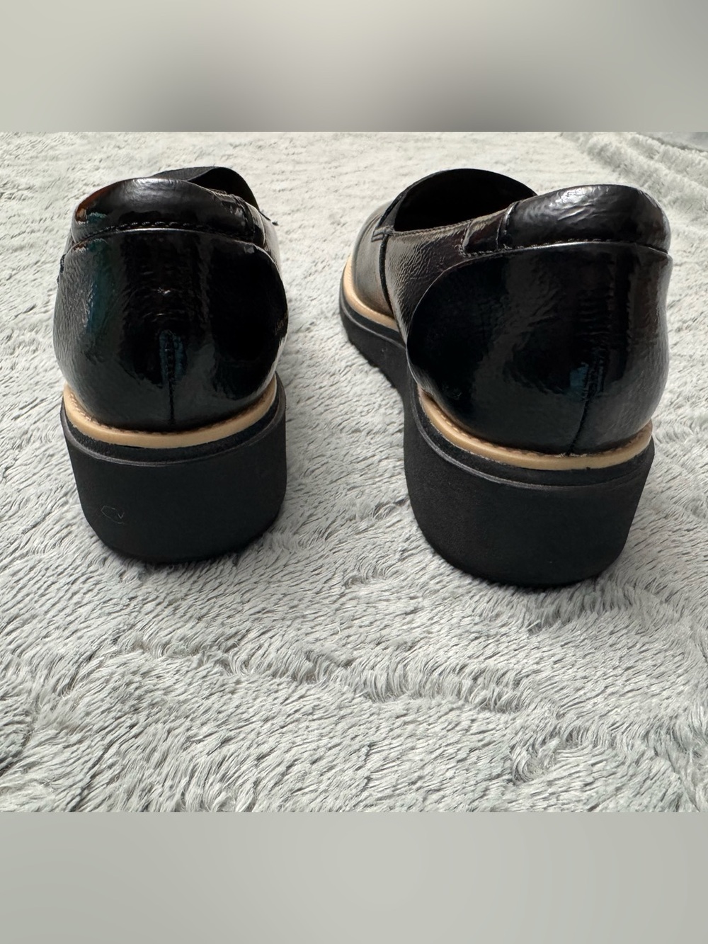 Clarks collection black crinkle patent leather slip on loafers size 6 1/2 - Picture 4 of 6